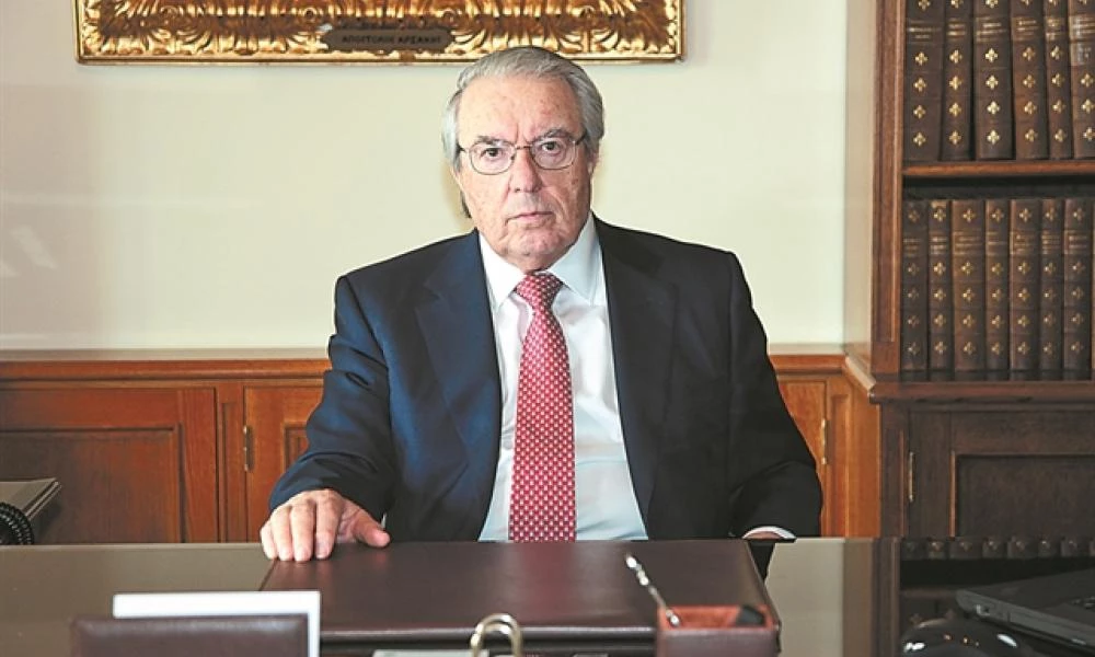 Μπαμπινιώτης: Ο ταφών, τα ρομπότ και τα... μπράβο στον δήμαρχο Θεσσαλονίκης
